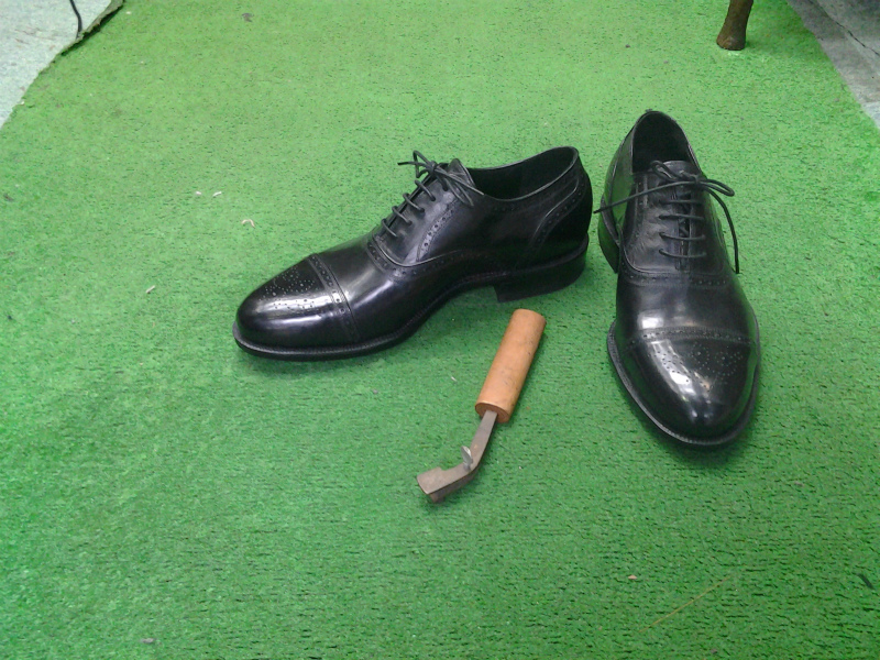 ｹﾘ革靴 甲革 ｶﾝｶﾞﾙｰとｶｰﾌのｺﾝﾋﾞ